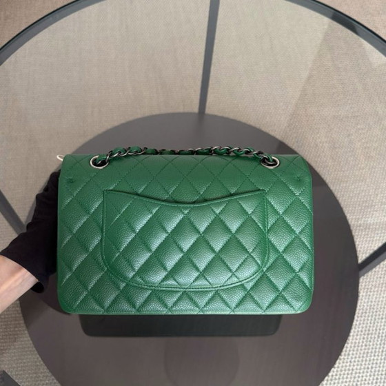 Image 1 of Chanel Classic Flap Medium - Caviar 25CM Gesteppte Doppelklappe Grün Silberne Hardware Serie 21