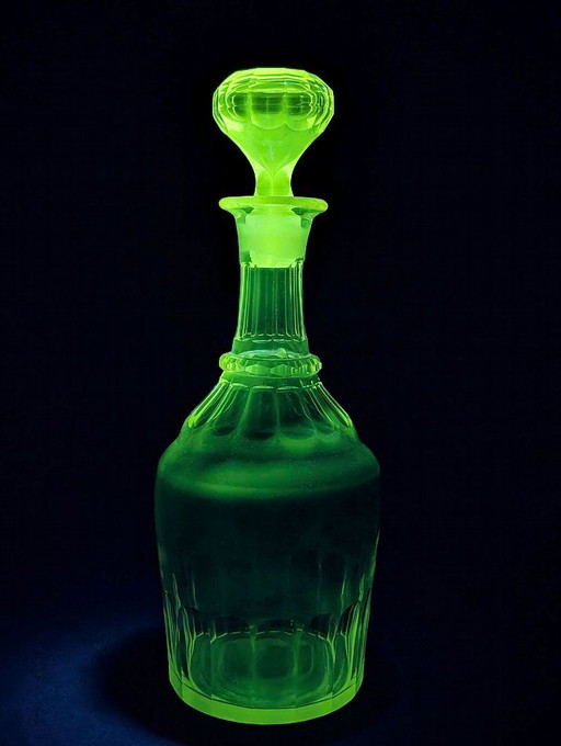 Decantador antiguo de cristal "con nervaduras planas" al estilo de Carlos X / Luis Felipe (circa 1830-1850)