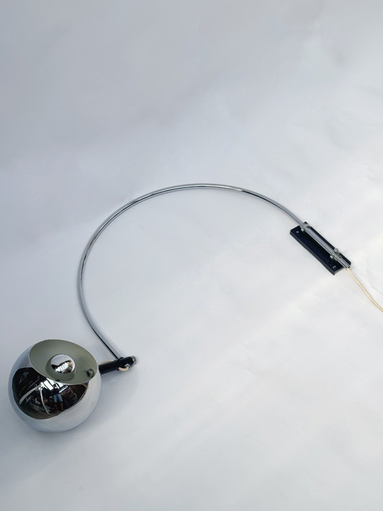 Image 1 of Seltene Herda-Bogenwandleuchte aus Chrom | Weltraumzeitalter | Mid-Century Modern