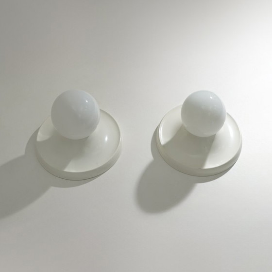 Image 1 of Een paar Light Ball plafondlampen van de gebroeders Castiglioni voor Flos, jaren 60.