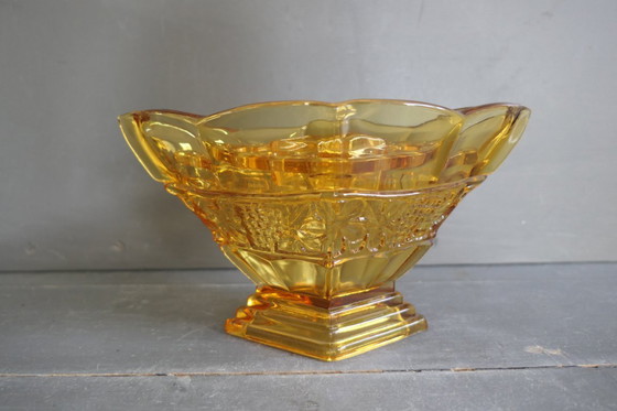 Image 1 of Vaso Art Déco in vetro pressato ambrato pique fleur