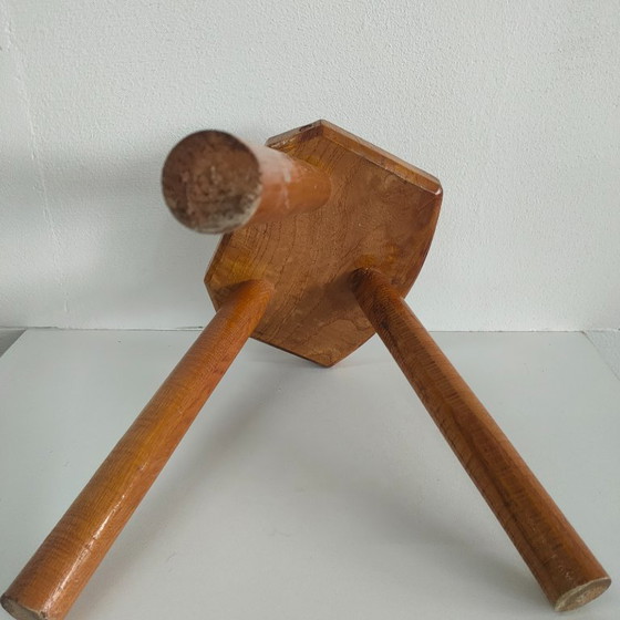 Image 1 of Vintage handgemaakt tripod boeren melkkrukje bijzetkrukje (eik)