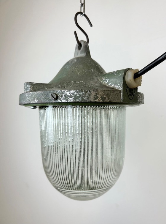 Image 1 of Lampada da bunker industriale verde di Polam Gdansk, anni '60