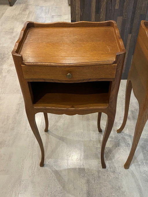 Paar nachtkastjes met lades en nis, Lodewijk XV-stijl