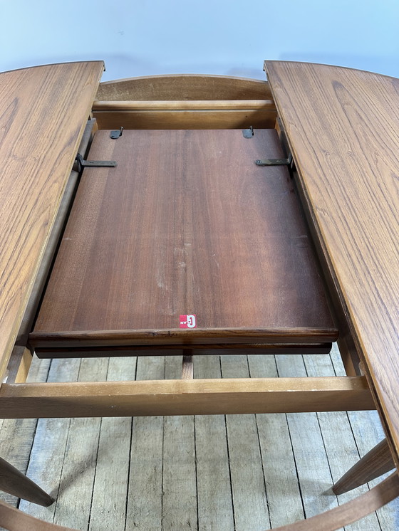 Image 1 of Mesa extensible redonda de teca G-Plan con diseño de mariposa, década de 1960