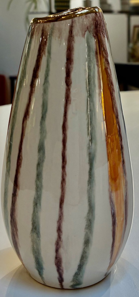 Vaso in ceramica fine / maiolica a righe verticali, anni '50, Vasi, Bianco, Mid Century Modern (foto 7 di 7)