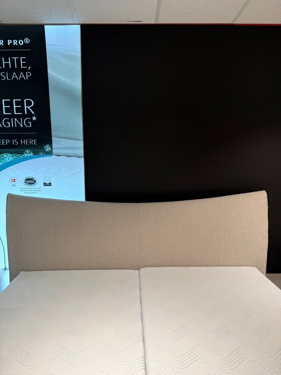 Image 1 of Cama de diseño Tempur