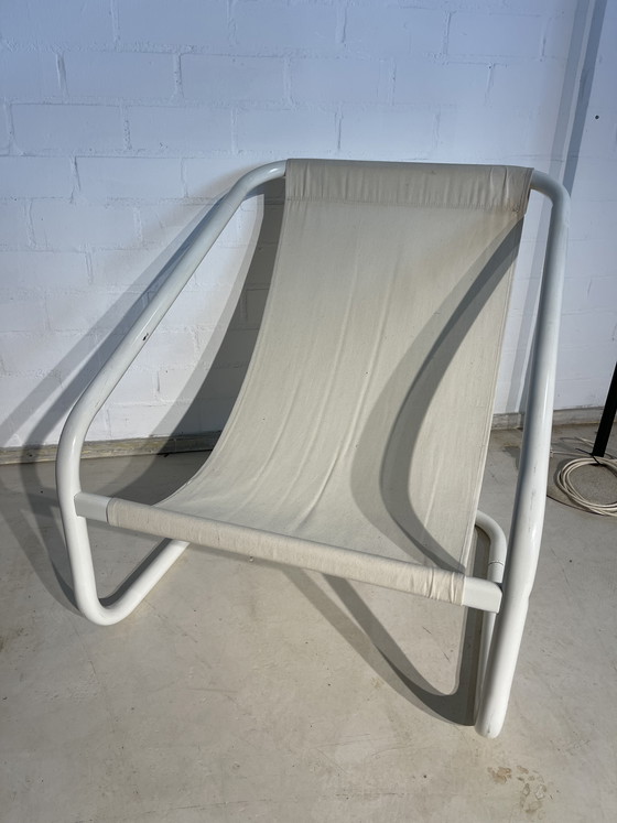 Image 1 of Fauteuil lounge en acier tubulaire et toile, années 1970. La structure tubulaire est vintage.