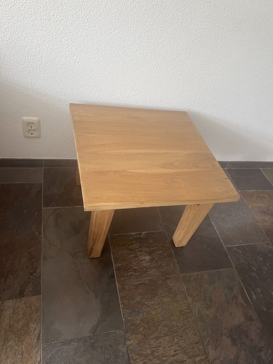Image 1 of Massief houten bijzettafel