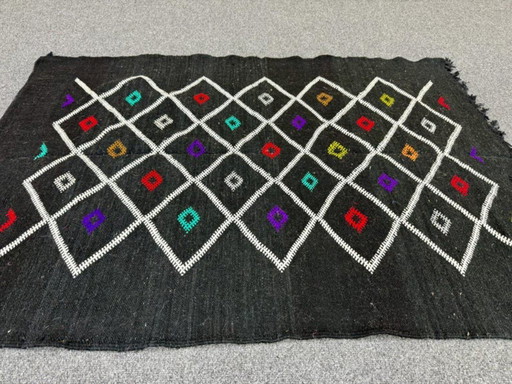 Zwart platgeweven vloerkleed 2m x 1m