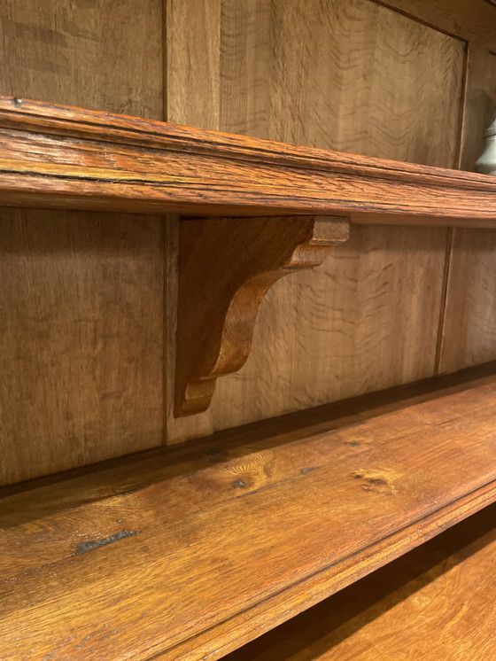 Image 1 of Bibliothèque en chêne massif du XIXe siècle provenant d'un manoir, côtés lambrissés avec des portes richement sculptées