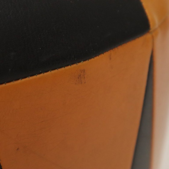 Image 1 of Pouf rotondo vintage in similpelle arancione e nera