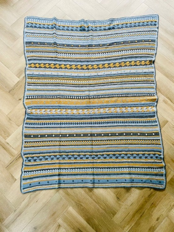 Image 1 of Scandinavisch handgemaakt gehaakt kleed in blauw, grijs en oker