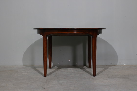 Image 1 of Table de salle à manger extensible en bois de rose par Henning Kjaernulf