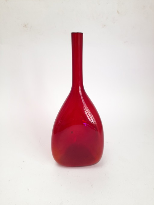 Gunnar Ander triangular red vase for Elme Glasbrück