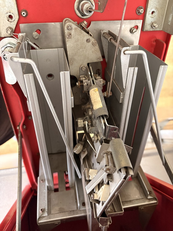 Image 1 of Postzegelboekjes-automaat (werkend !)