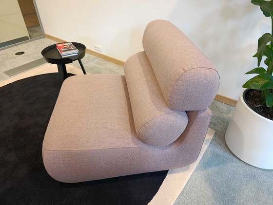 Image 1 of Poltrona Tylko in lana rosa cipria.