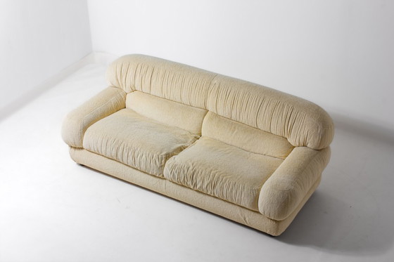 Image 1 of Lussuoso divano a 3 posti in tessuto color vaniglia, Italia anni '70