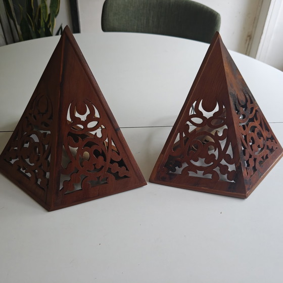 Image 1 of Authentieke vintage handgesneden houten wandlampen – set van 2