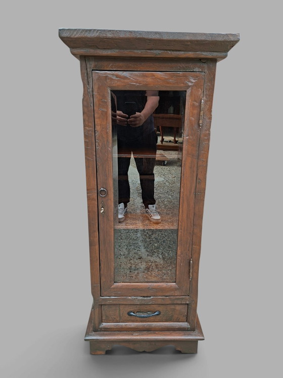 Vetrina antica in teak, credenza, aspetto robusto, dimensioni: 58x48cm e 135cm di altezza. – Vetrine, Glass (photo 3 of 5)