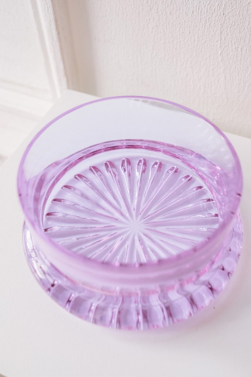 Frutero lila con base redonda, procedente de Italia, década de 1970.