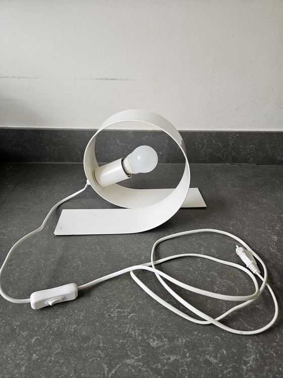 Image 1 of Lampe de table massive à boucle
