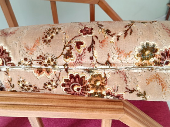 Image 1 of Fauteuil en bois massif et repose-pieds vintage