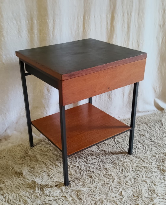 Modernist bedside table in wood and metal - 50s/60s (photo 7 of 10)