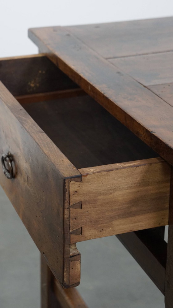 Image 1 of Table de salle à manger ancienne en bois fruitier du 18ème siècle avec 2 tiroirs