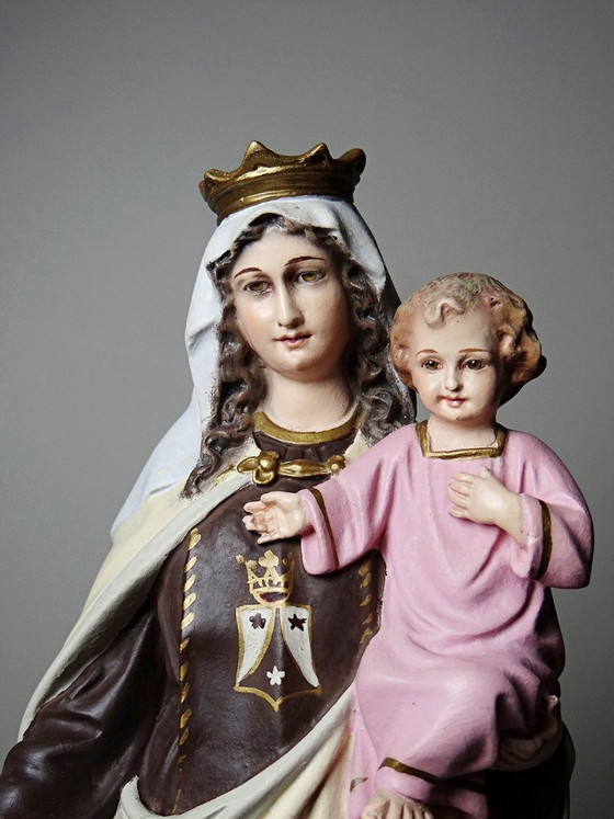Image 1 of Statuetta in stucco della Madonna del Monte Carmelo, bottega di Olot, occhi di vetro, 1920-1930