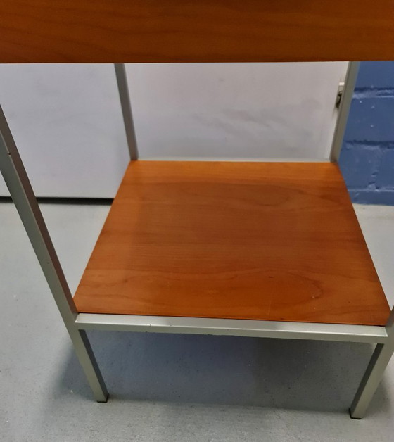 Image 1 of Table de chevet vintage du milieu du siècle en bois et métal dans le style de George Nelson