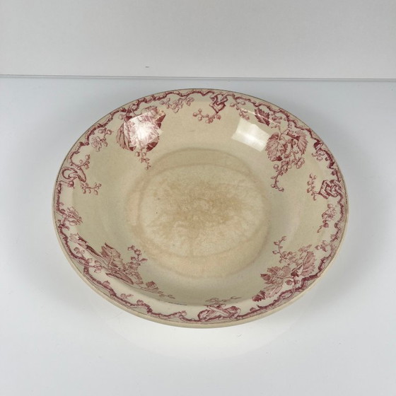Image 1 of Ciotola da insalata in ironstone di Lunéville, modello "Fontainebleau", rosa, XIX secolo.