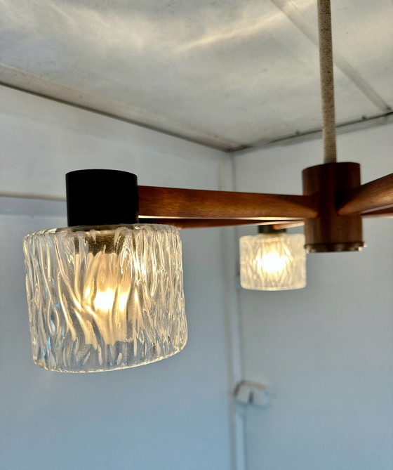 Plafón de teca de diseño danés Mid Century con cristal de hielo, Plafones, Madera, Marrón (foto 8 de 9)