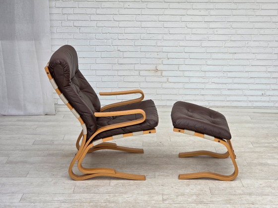 Image 1 of Années 1970, design norvégien d'Elsa & Nordahl Solheim, ensemble chaise et tabouret.