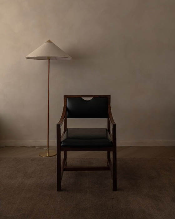 Image 1 of Vintage Houten Armstoel Met Zwart Kunstleer, Scandinavische Stijl