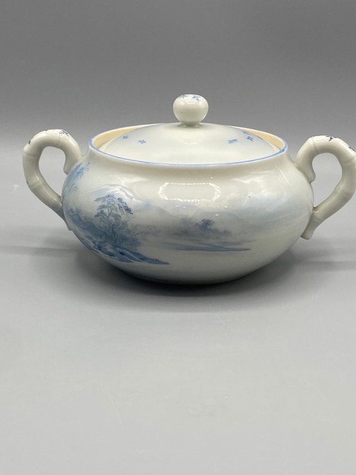 Sucrier en porcelaine japonaise – Paysage du mont Fuji bleu et blanc – Époque Meiji – decoratieve objecten