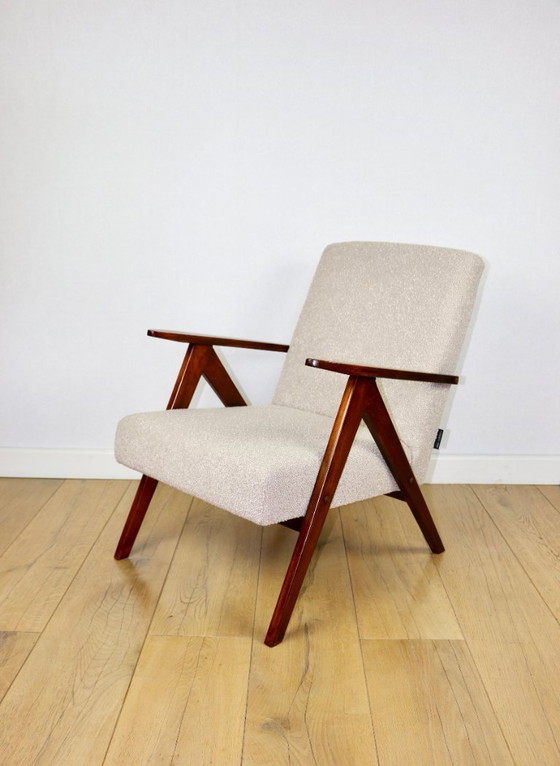Image 1 of Poltrona vintage B-310 VAR in bouclé beige e legno scuro strutturale, anni '70 - 2 pezzi disponibili