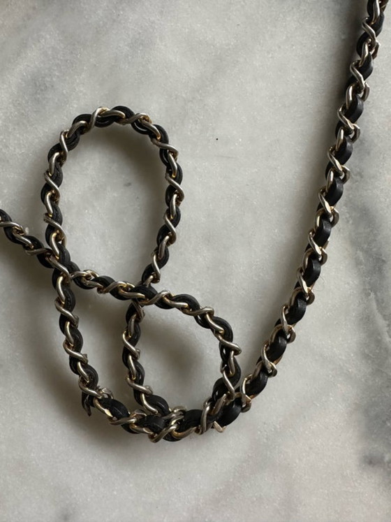 Image 1 of Portefeuille Chanel noir à chaîne