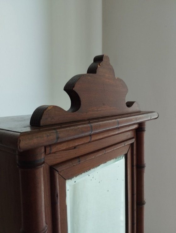 Image 1 of Ancienne armoire de poupée Art Nouveau - Armoire à pharmacie faux bambou 1900