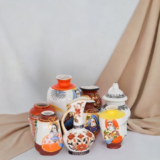 Image 1 of Collezione di 8 vasi in miniatura in porcellana Dragon Satsuma