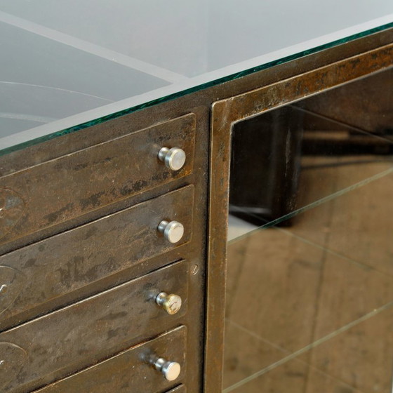 Image 1 of Armario industrial, circa 1930