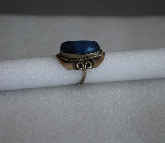 Image 1 of Bague bohème imposante, fabriquée à la main en argent alpaga avec une grande pierre semi-précieuse bleue. Taille ajustable.