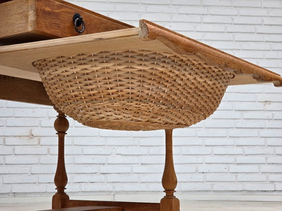 Image 1 of Años 70, mesa de centro danesa plegable, madera de roble, ratán, estado original.