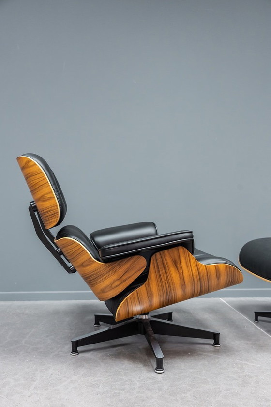 Image 1 of Sillón Eames + otomana