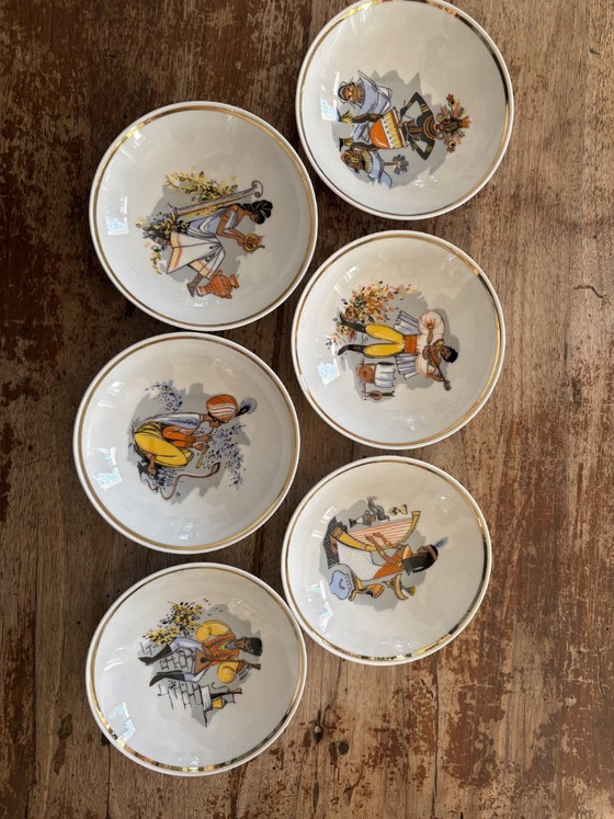 Image 1 of Servizio da 6 pezzi in porcellana Schirdding Bavaria di metà secolo, dedicato ai musicisti di tutto il mondo.
