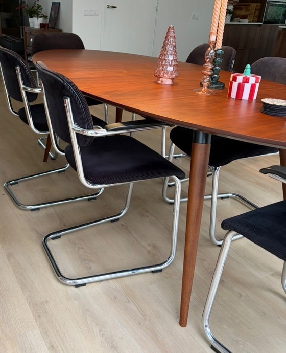 Image 1 of Table de salle à manger ovale en bois de noyer 220 x 100 cm