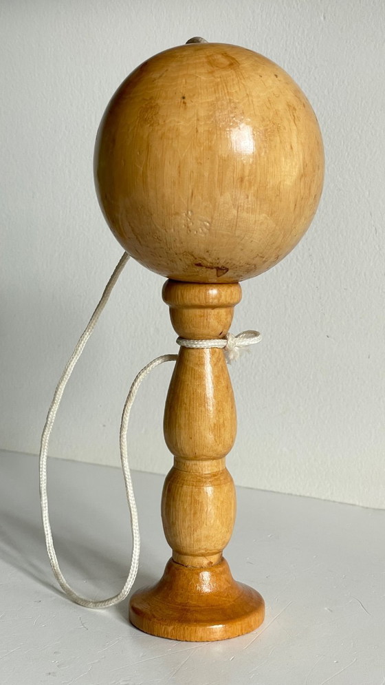Image 1 of Gioco vintage con tazza e palla in legno massello