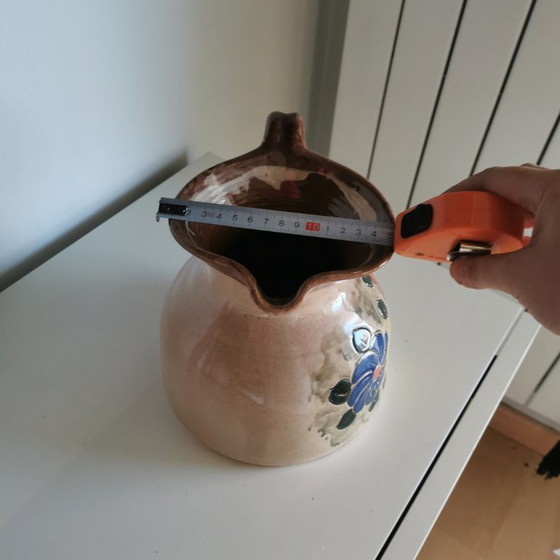 Image 1 of Cruche en argile faite main - signée