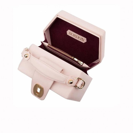 Image 1 of Borsa Charlee di Bordon, in morbida pelle rosa nude.
