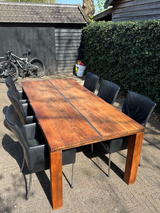 Image 1 of Bert Plantagie table à rayures en noyer 220x100cm